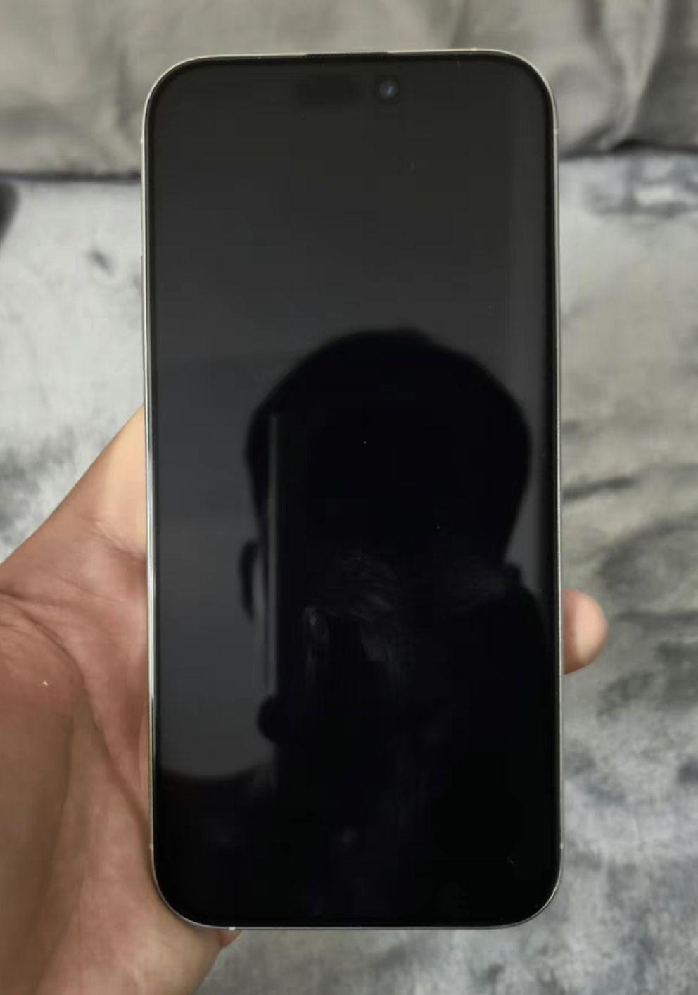 边框 四边等窄 目前最窄黑边 四边等窄爱好者狂喜
6.9寸也是主流手机最大的尺寸 同时体型没超标,打